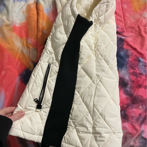 Calvin Klein off white vest. Size small. - Picture 3 of 3